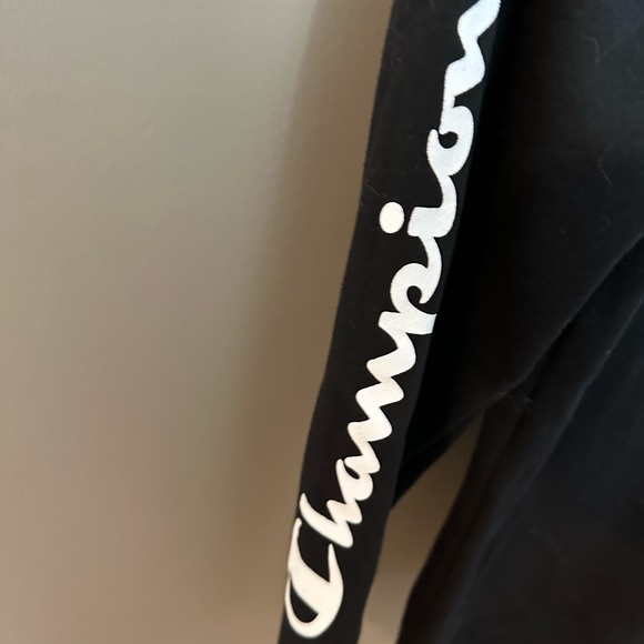 CHAMPION | Youth Black Crewneck Sweater - Picture 2 of 4